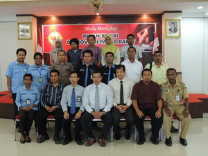 Foto bersama pejabat struktural BPK RI Perwakilan Provinsi Papua Barat, wartawan dan Humas Kabupaten Manokwari